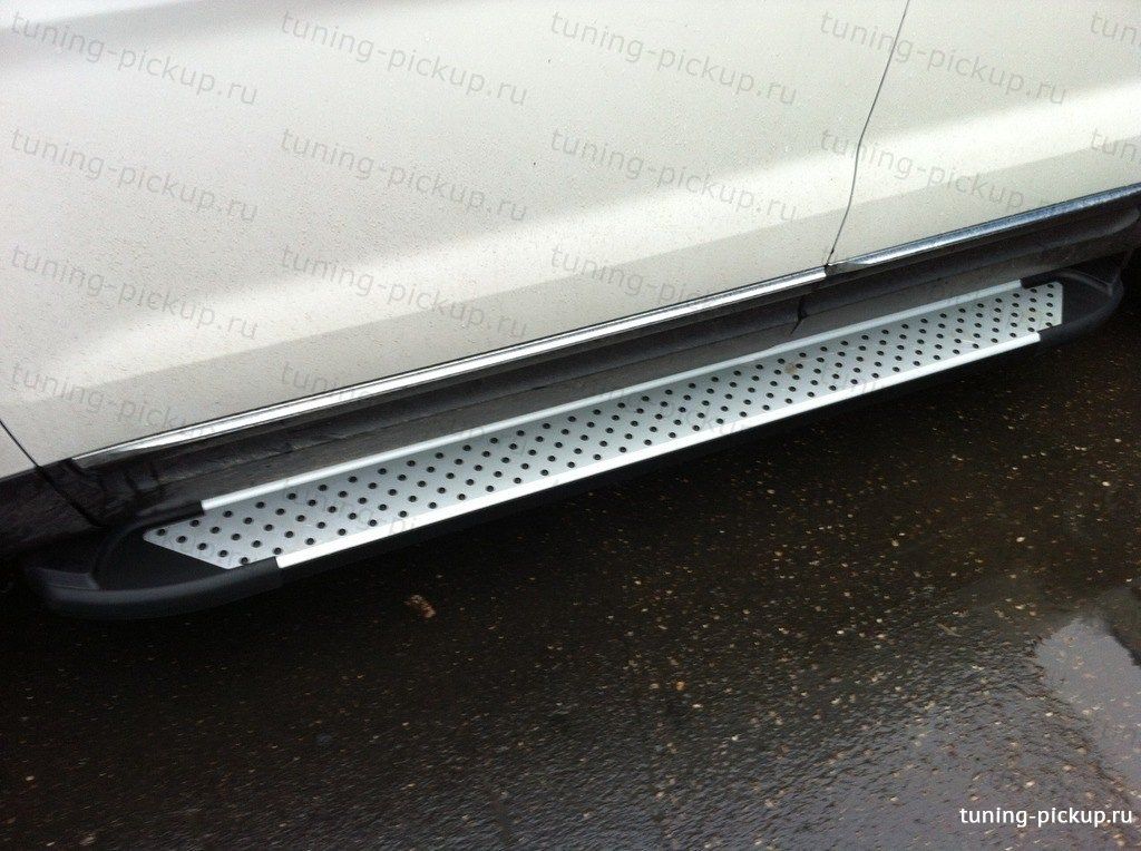 Пороги алюминиевые (Sapphire Silver) - Toyota Hilux 2015-2023 - Пороги