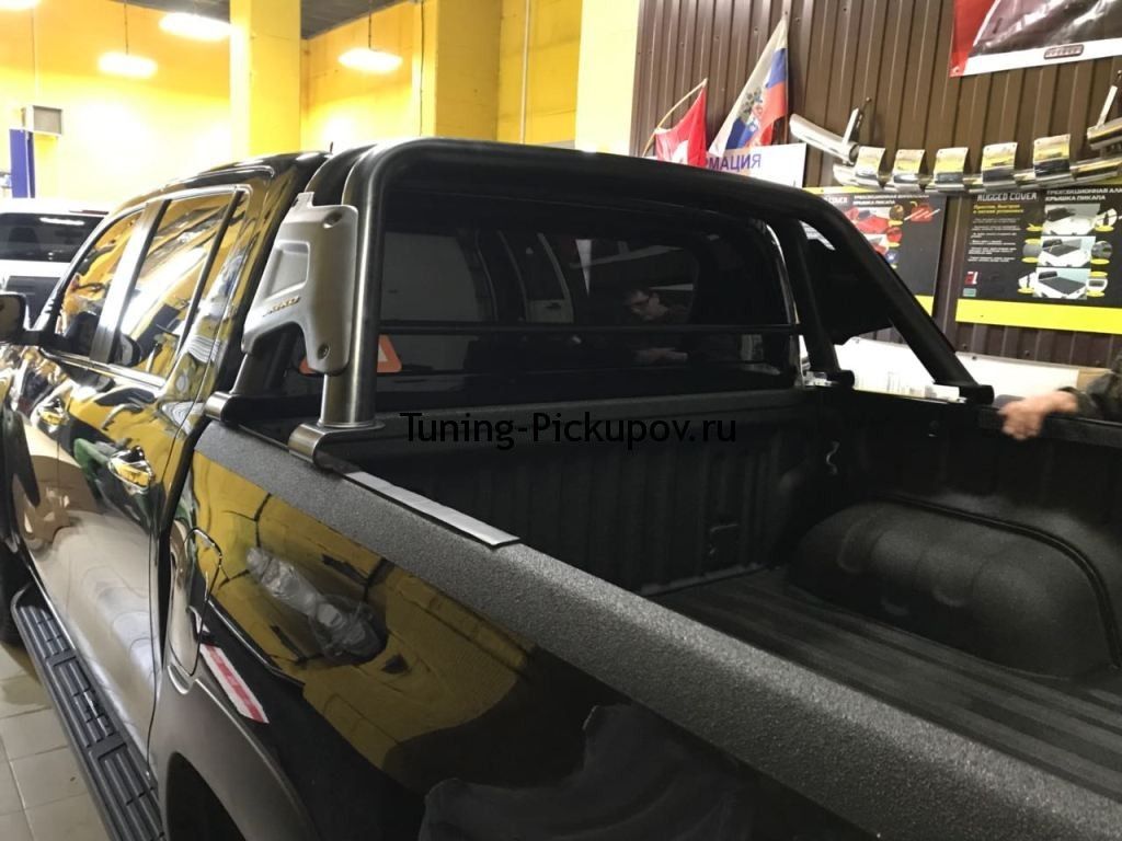 Дуга в кузов 70 мм. (черная) - Toyota Hilux 2015-2023 - Защитные дуги