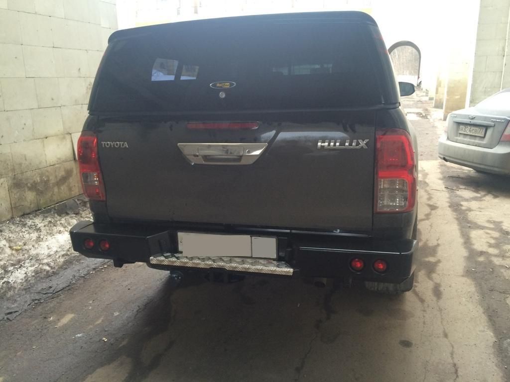 Бампер задний с квадратом под фаркоп и фонарями - Toyota Hilux 2015-2023 - Бампер задний