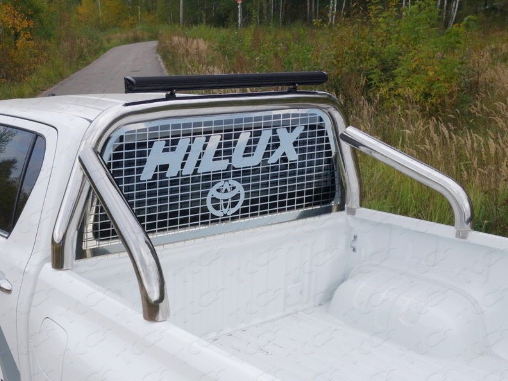 Дуга в кузов с защитой заднего стекла 76,1 мм. со светодиодной фарой - Toyota Hilux 2015-2023 - Защитные дуги