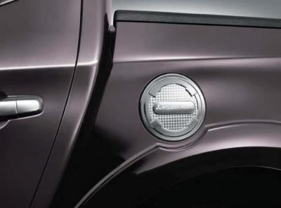 Накладка крышки лючка бензобака - Mitsubishi L200 2015-2024 - Хромированные накладки  - 